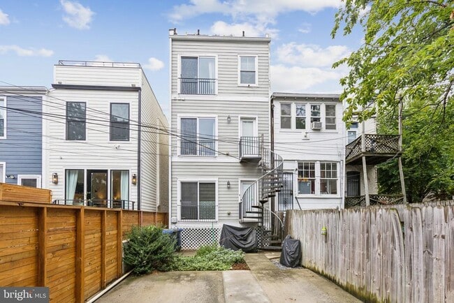 Building Photo - 39 U St NE