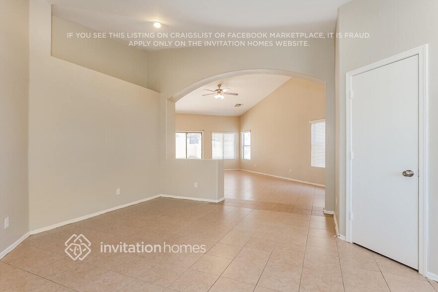 Building Photo - 9121 W MacKenzie Dr