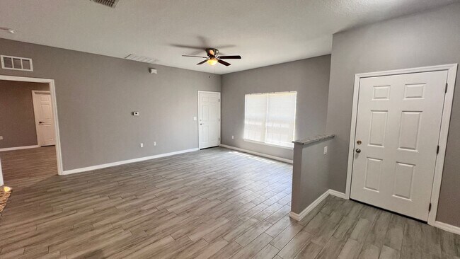 Building Photo - Beautiful 3 Bedroom, 2 Bathroom Home in Pa...