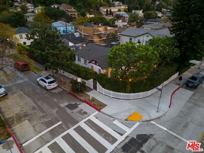 Building Photo - 1836 W Silver Lake Dr