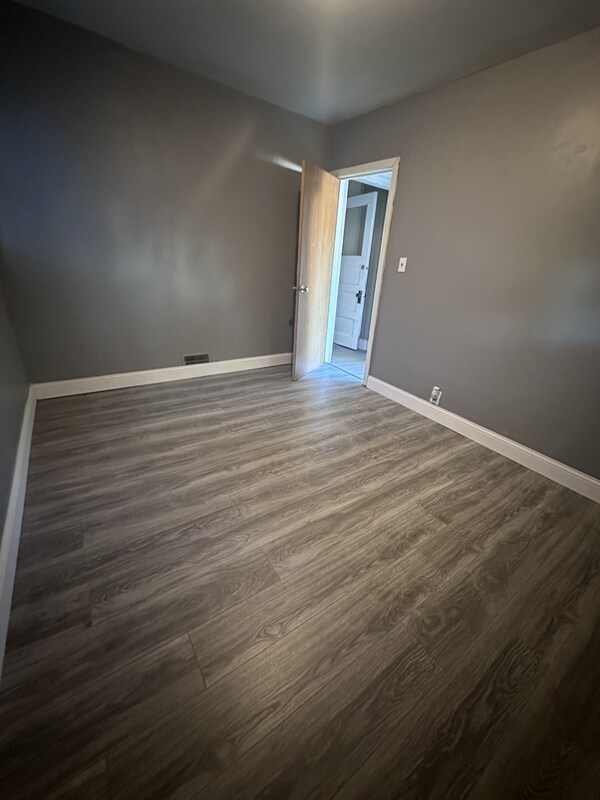 Building Photo - 3816 Archwood Ave
