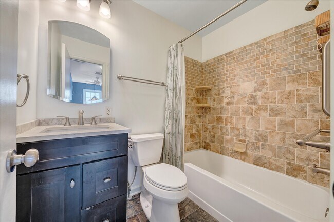 Building Photo - 104 Southampton Ct
