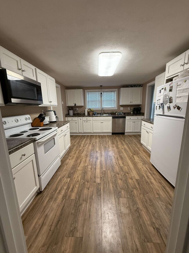 Building Photo - 2801 Maple Ave