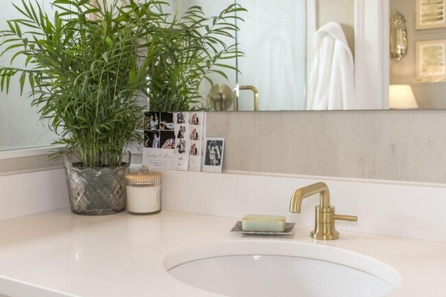 Building Photo - 801 Durant Pl NE