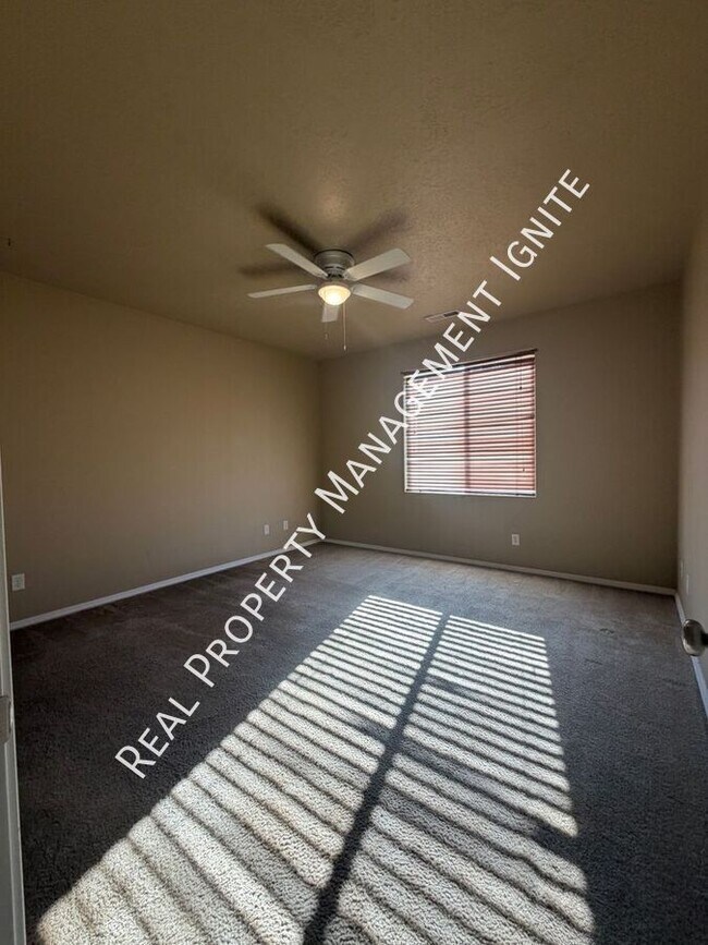 Building Photo - 332 SW Antler Ridge Ln