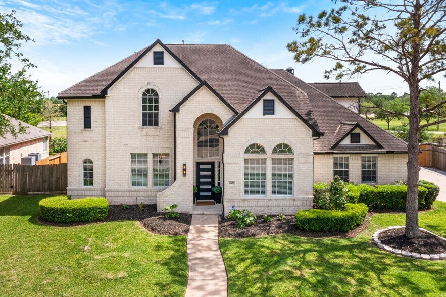 Building Photo - 2855 Everett Dr