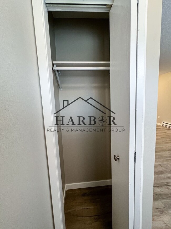Building Photo - 1 Bedroom 1 Bath - SPECIAL: First Month Free!