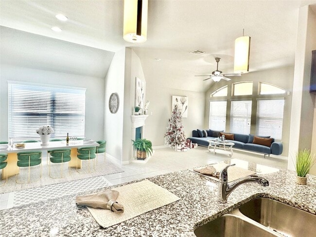 Building Photo - 1017 Hillrose Dr