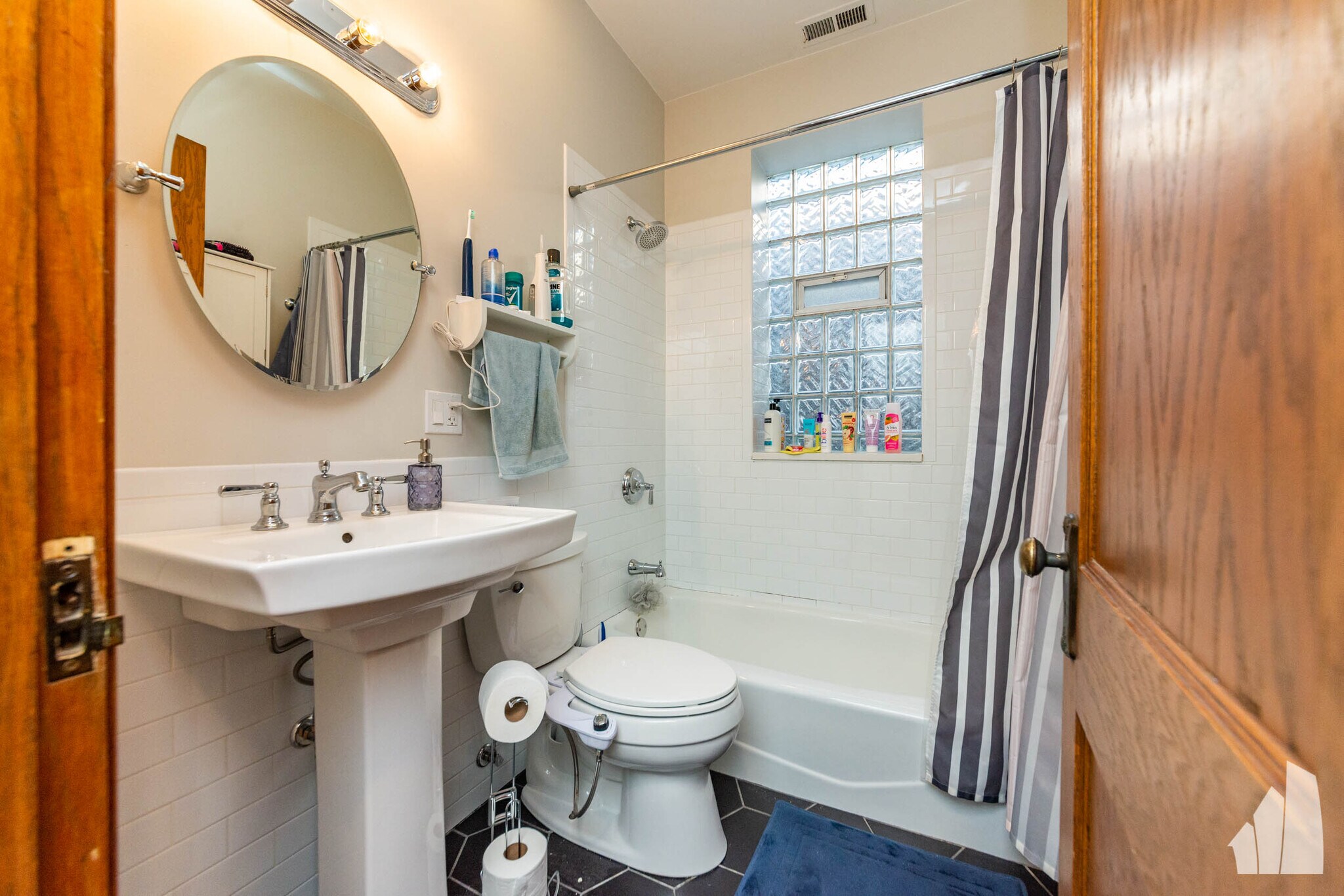 Building Photo - 3716 N Racine Ave