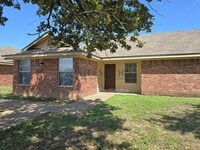 Building Photo - 108 Crescent St