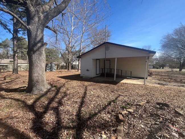 Building Photo - bed 1.5 Bath in Ward