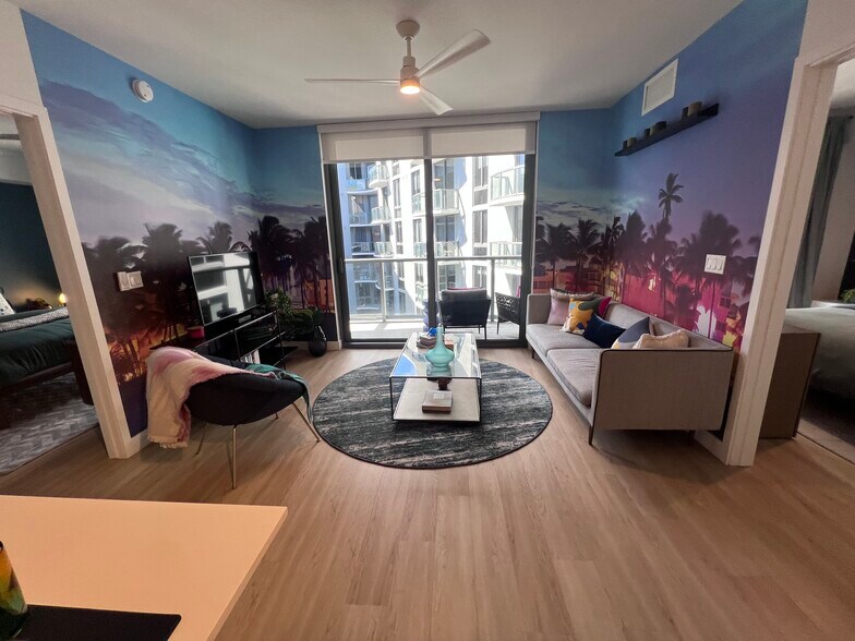 Building Photo - 556 NE 57th St