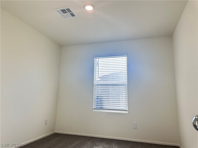 Building Photo - 9918 Saffron Hls St