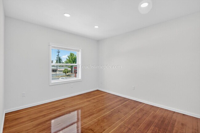 Building Photo - 4938 SE Foster Rd