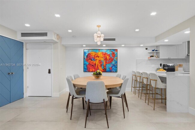 Building Photo - 1121 Crandon Blvd