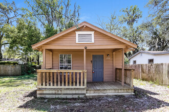 Building Photo - Cozy Home in Jacksonville