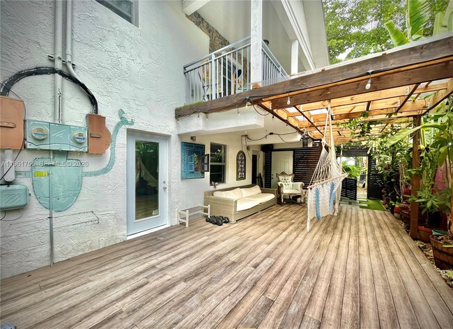 Building Photo - 723 NE 62nd St