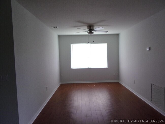 Building Photo - 1225 SW Milan Ln