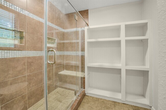 Building Photo - 5147 Beechnut St