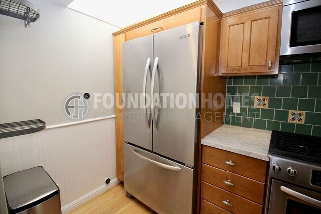 Building Photo - 307 Oakdale Ave