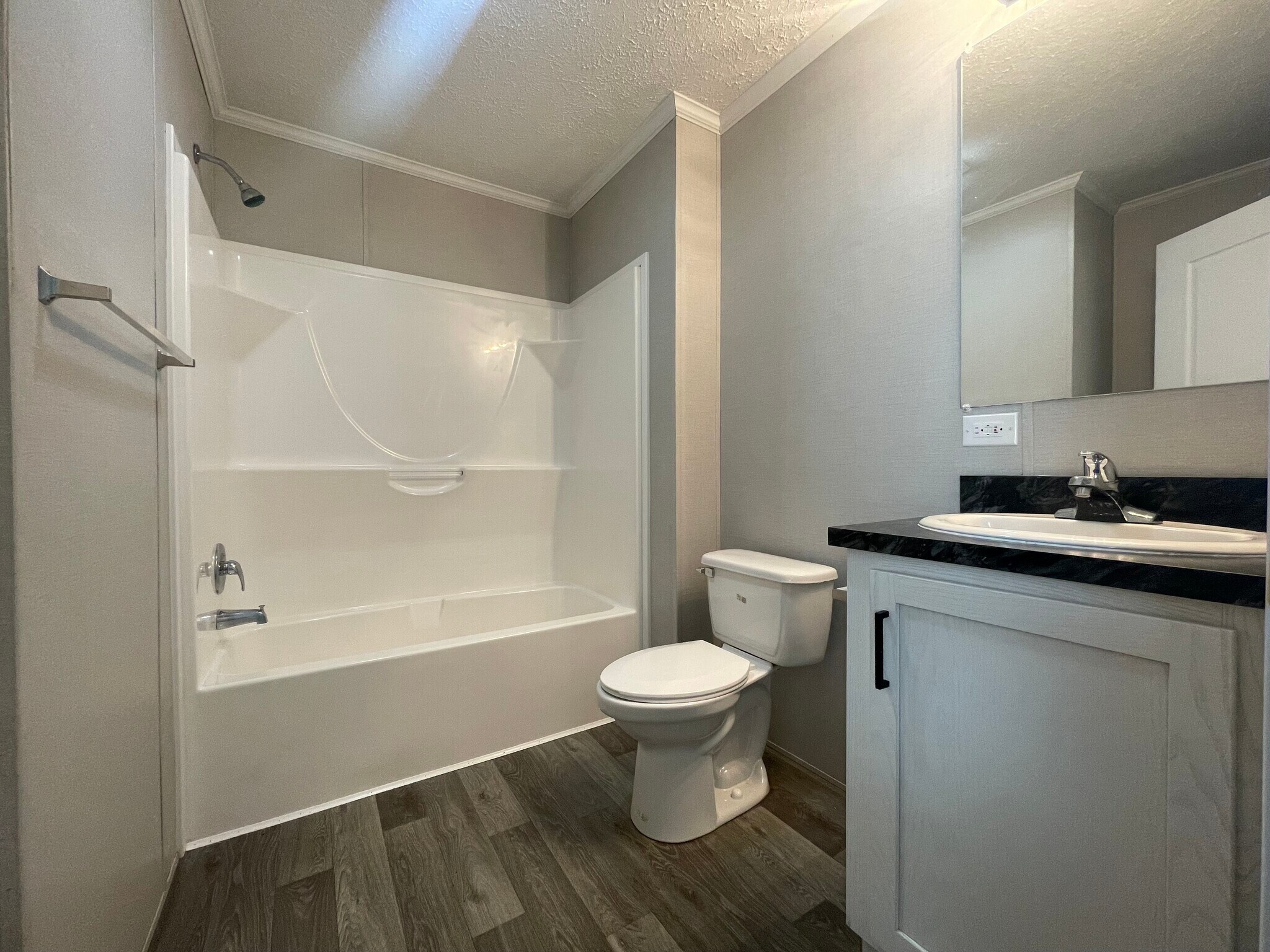 Building Photo - 16185 Notre Dame St