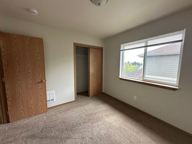 Building Photo - 5752 Legoe Ave