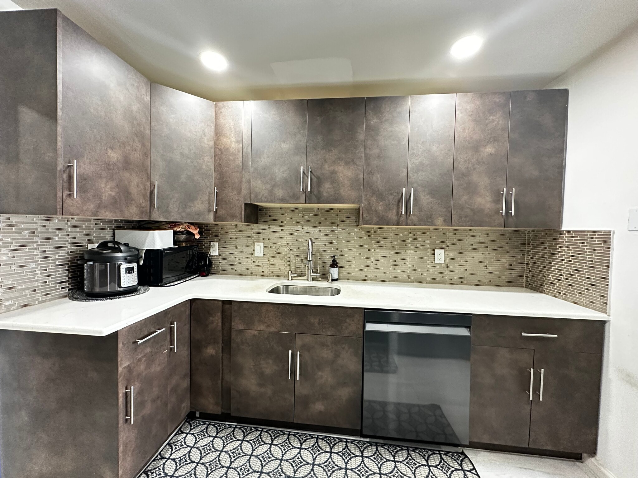 Building Photo - 107 Thoreau Dr