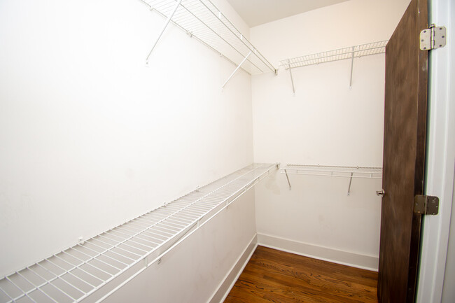 Building Photo - 1245 Caroline St NE