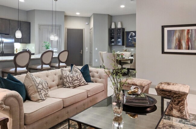 Primary Photo - Ultra Luxury, Across from West End, Exquis...