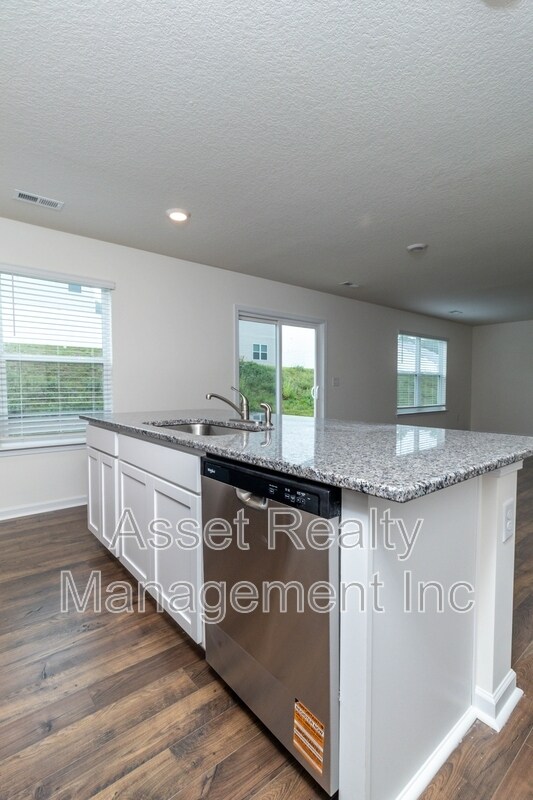Building Photo - 2076 Southwood Cir