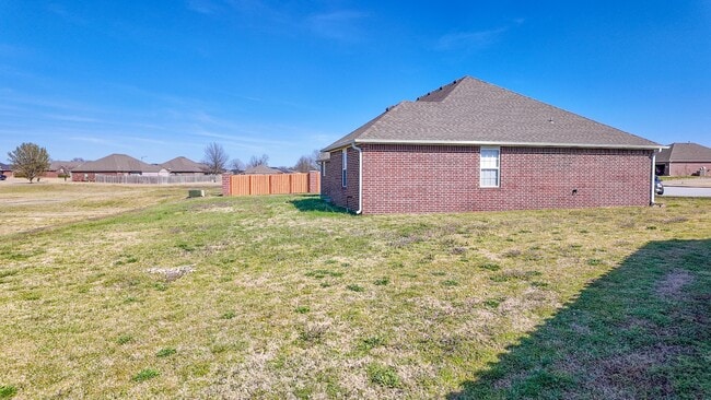 Building Photo - 5005 David Dr