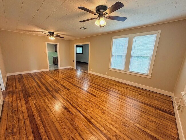 Building Photo - Spacious 4BR Downtown Lake Charles Home - Full of Character