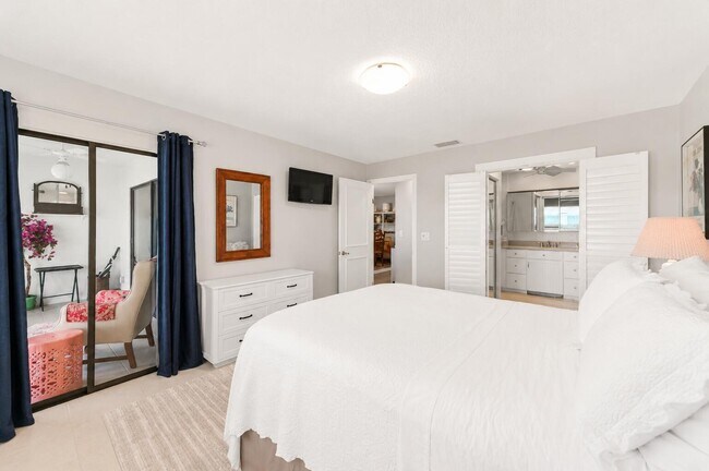 Building Photo - 15234 Lakes of Delray Blvd