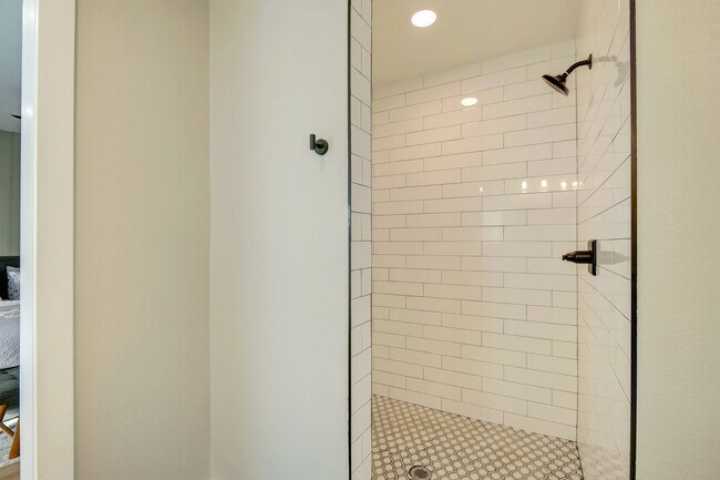 Building Photo - Gorgeous, updated home, turn-key and ready...