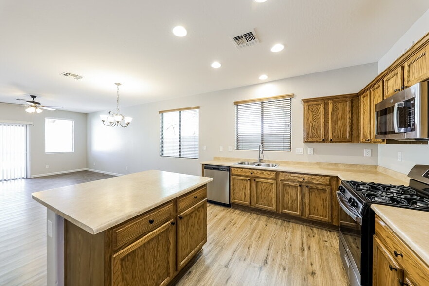 Building Photo - 43362 N Vista Hills Dr