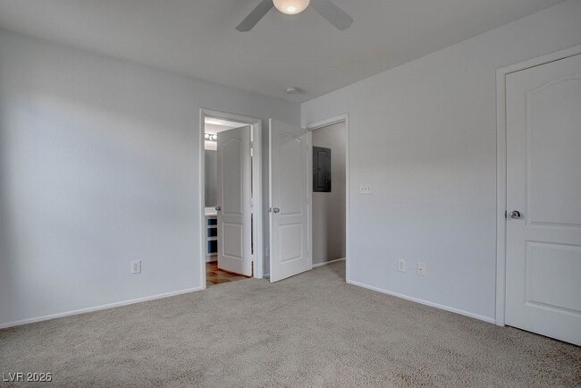 Building Photo - 27 Hudson Canyon St