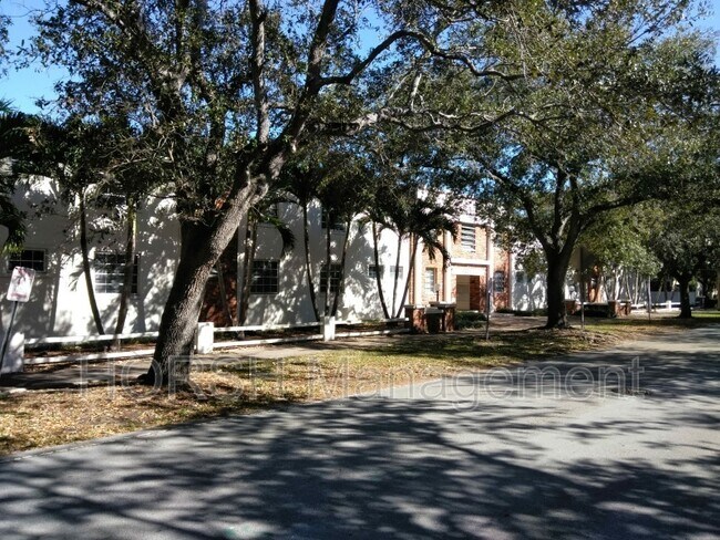 Primary Photo - 427 Anastasia Ave