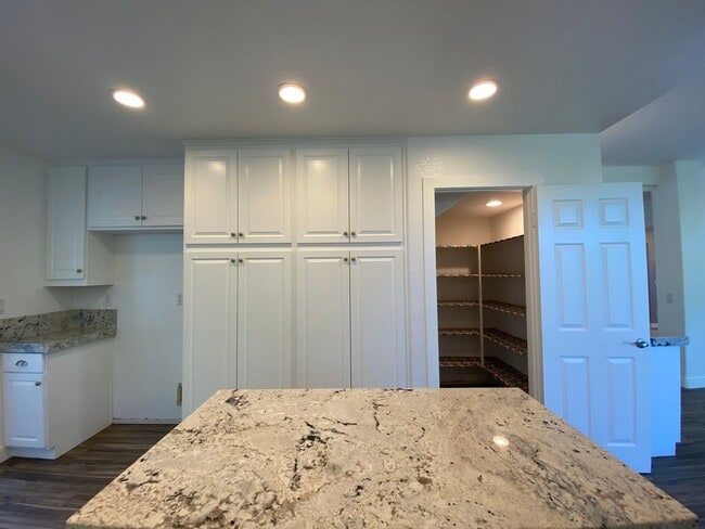 Building Photo - Stunning 4 bedroom Home with a Pool locate...