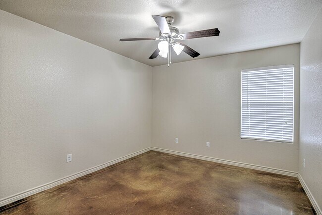 Building Photo - 1607 Powder River Dr APT A