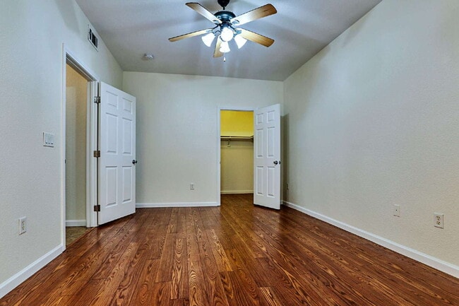 Building Photo - Spacious 1st floor condo in Henderson
