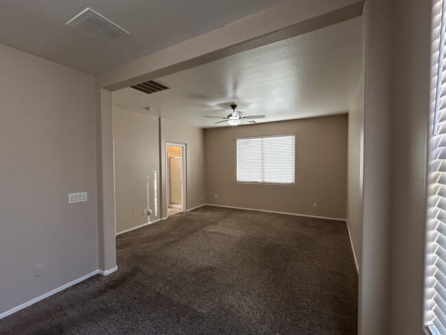 Building Photo - 6805 S 70th Dr