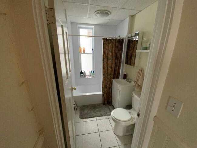 Building Photo - HOT MISSION HILL LISTING!!!!