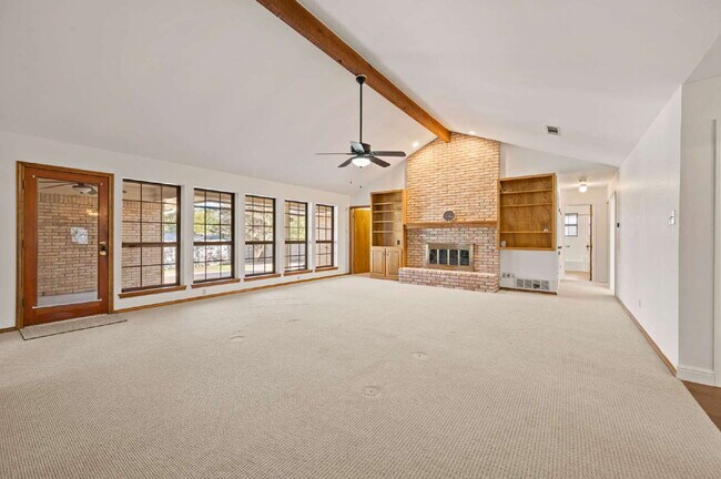 Building Photo - "Charming 3-Bed Oasis with Fireplace in the Heart of Grapevine – 2,238 Sq Ft of Comfort!"