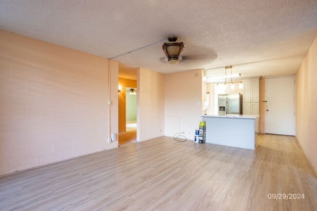 Building Photo - 3br/2ba/2pkg Condo in Waikalani Woodlands ...