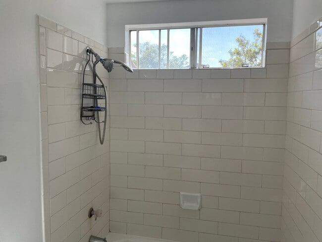 Building Photo - Dual Master Two Bedroom Townhome in Westpa...