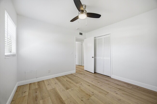 Building Photo - 401 Blueberry Ln