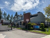 Building Photo - SOUTHWEST BAKERSFIELD **SINGLE STORY**