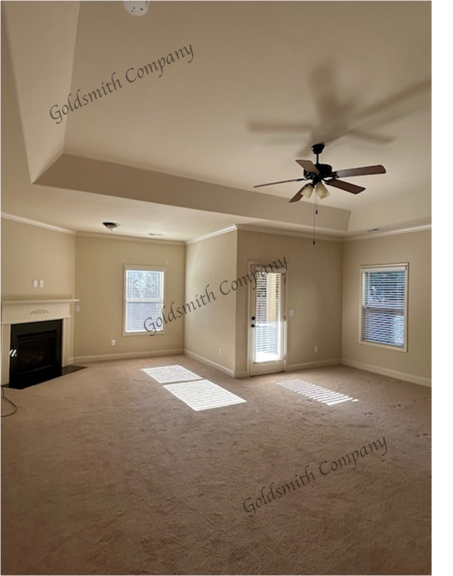 Building Photo - "Spacious 5-Bedroom Retreat with 4 Full Baths in Greenville - 3,400 Sq Ft of Comfort!"