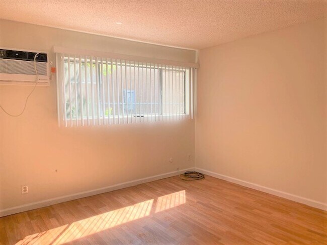 Building Photo - Charming 1-Bedroom Apartment Located in Va...