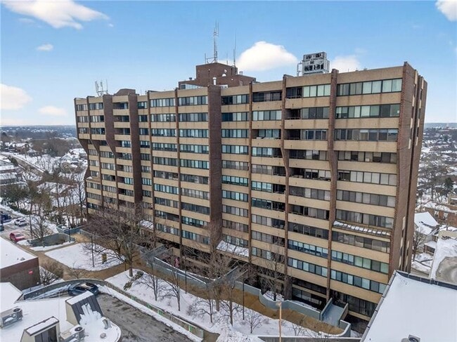 Building Photo - 750 Washington Rd